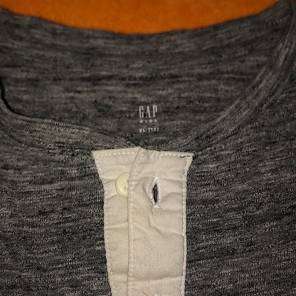 grey Gap Boys shirt - Picture 3 of 3